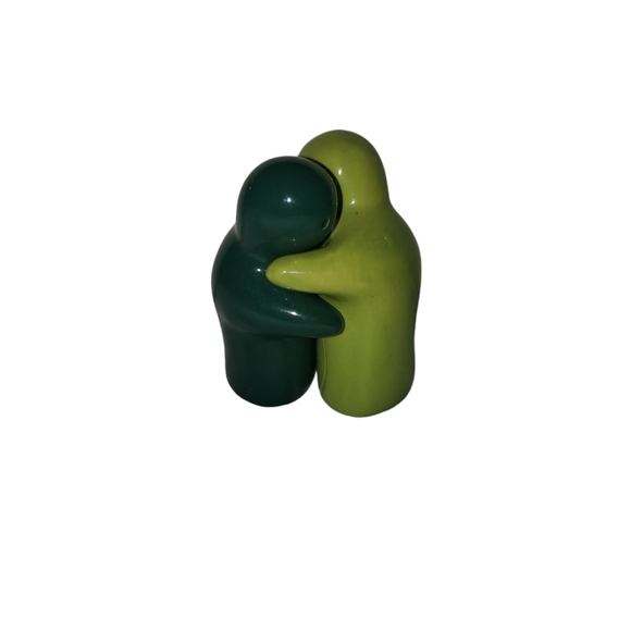 Green hugging salt and pepper shakers - Picture 3 of 3